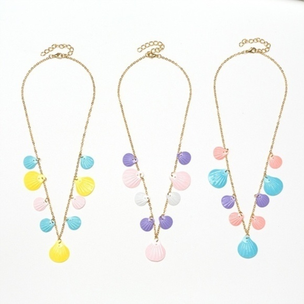 3/$30 ๐ Multi Color Shell Necklace - Picture 3 of 4